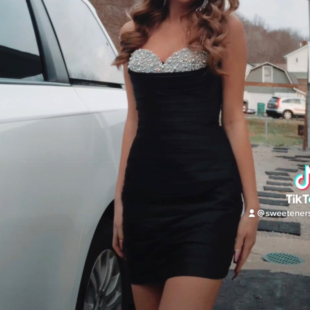 BLACK SHERRI HILL HOCO DRESS